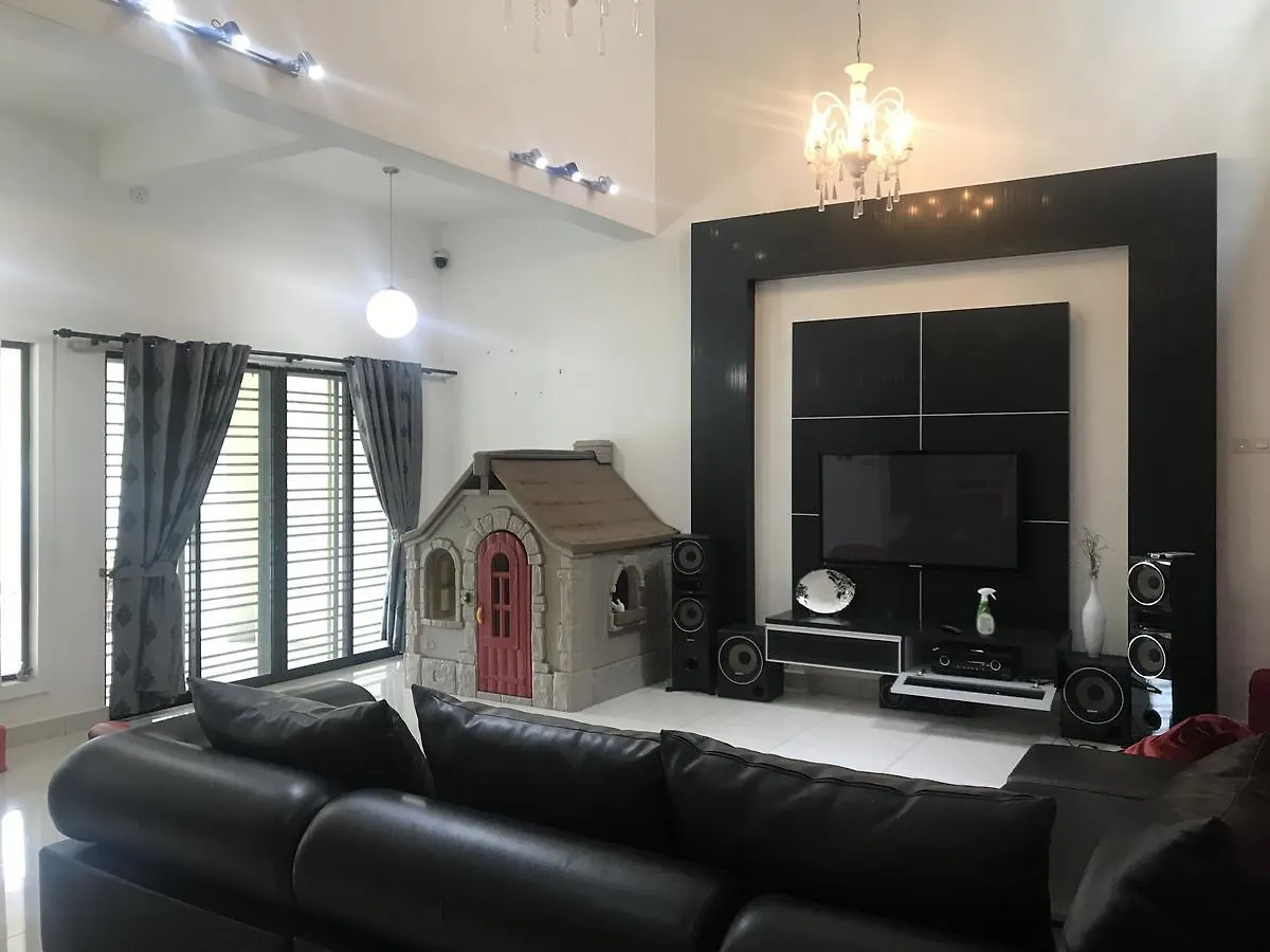 Lovely Laguna Muslim Homestay Джохор-Бару 0*,